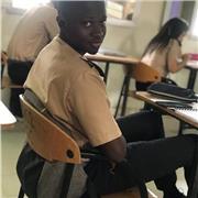 Donne des cours de mathématiques aux élèves du college